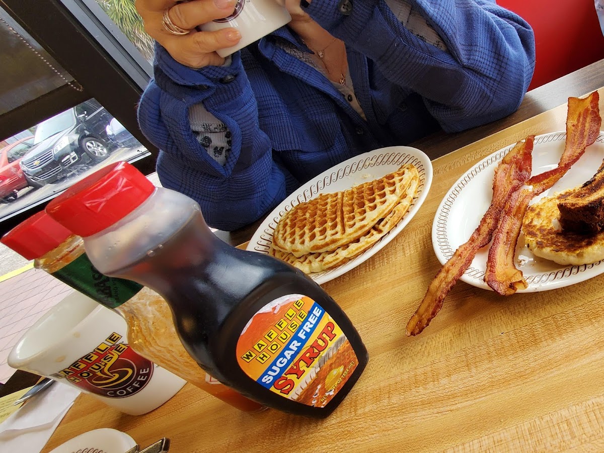 Waffle House Photo 6