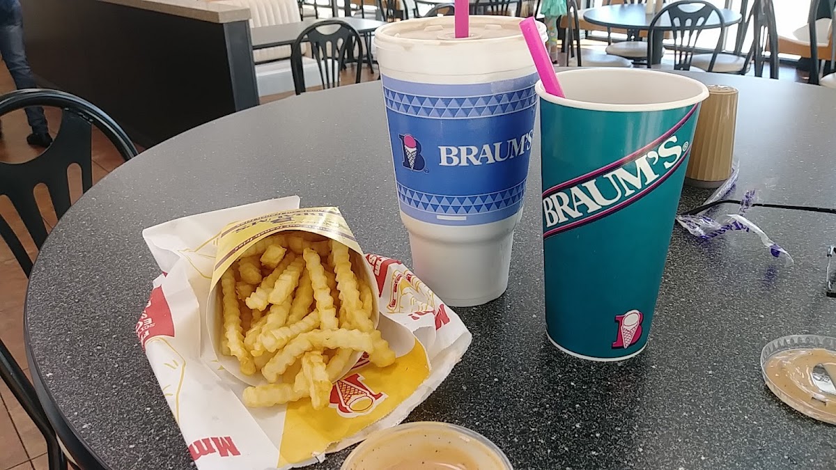 Braum's Ice Cream & Dairy Store Photo 10