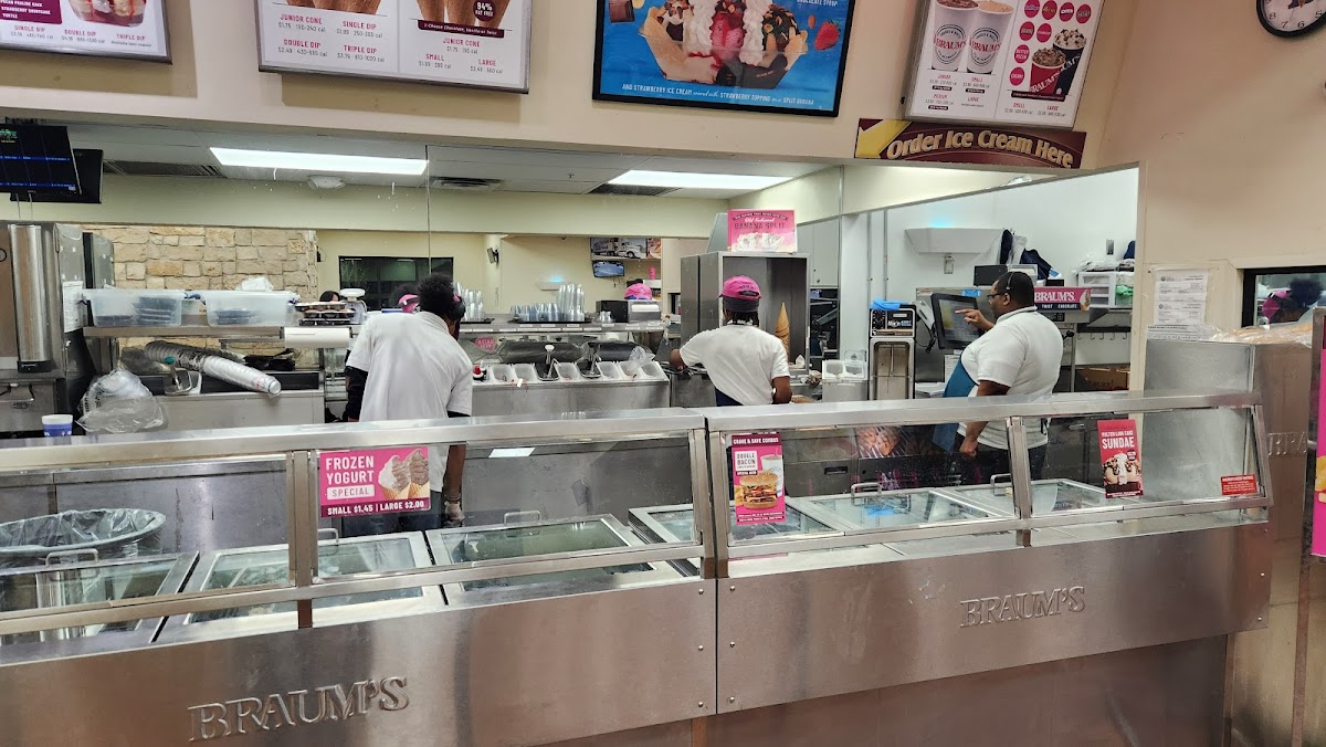 Braum's Ice Cream & Dairy Store Photo 2