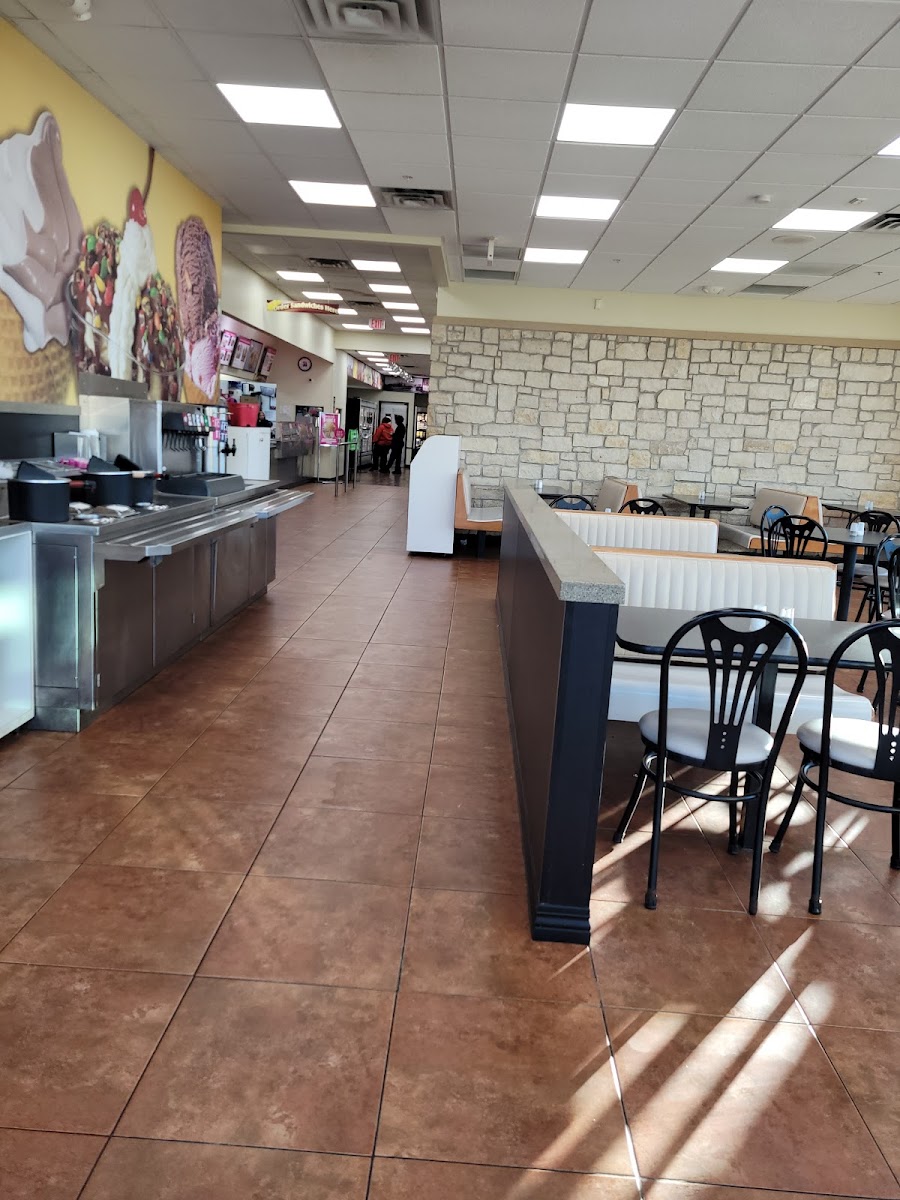Braum's Ice Cream & Dairy Store Photo 4