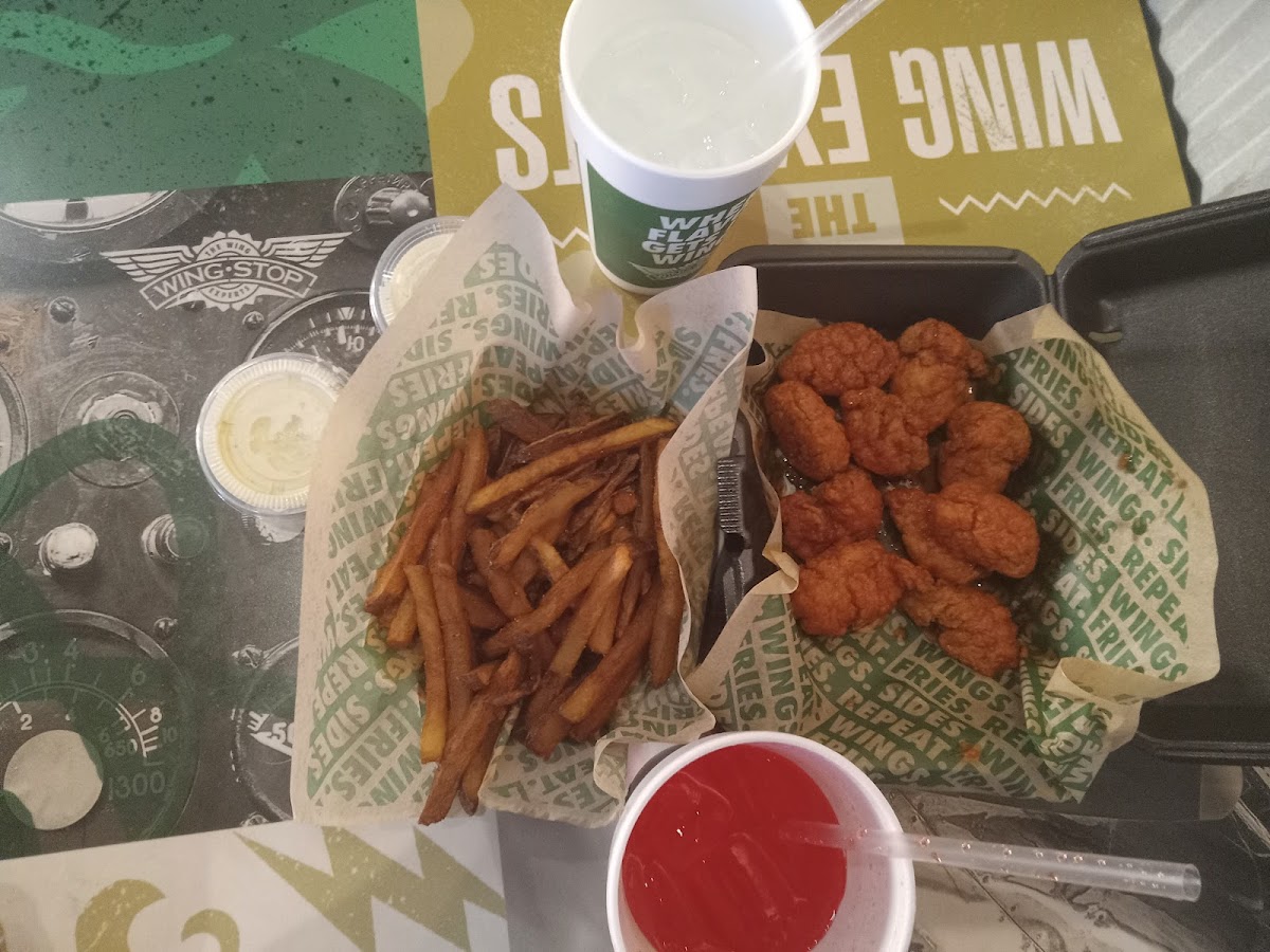 Wingstop Photo 4