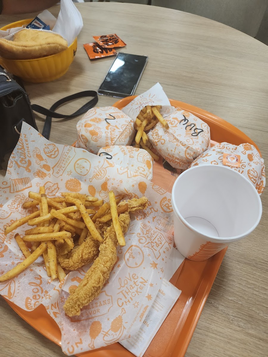 Popeyes Louisiana Kitchen Photo 8