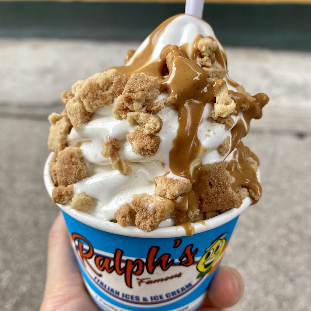 Crackers and Peanut Butter Sauce