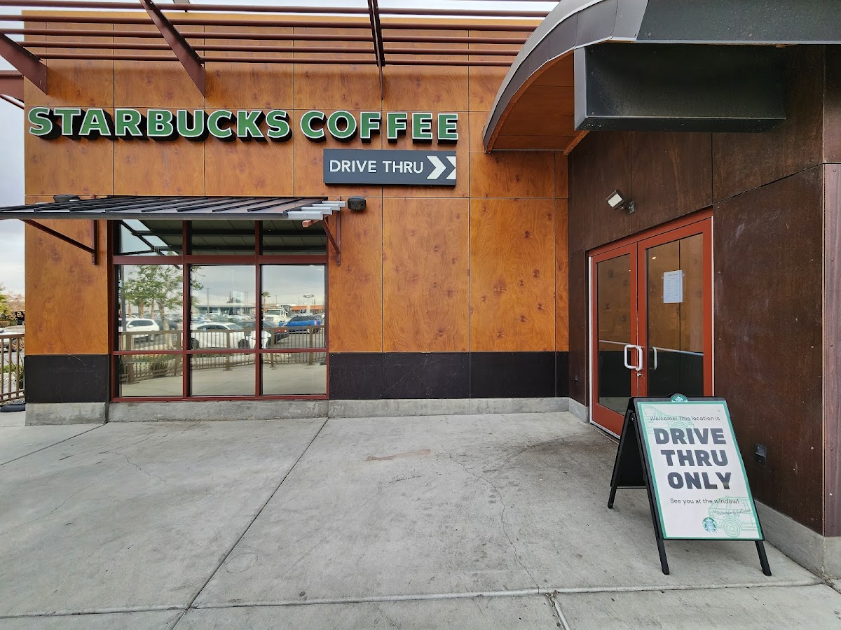 Starbucks Photo 3