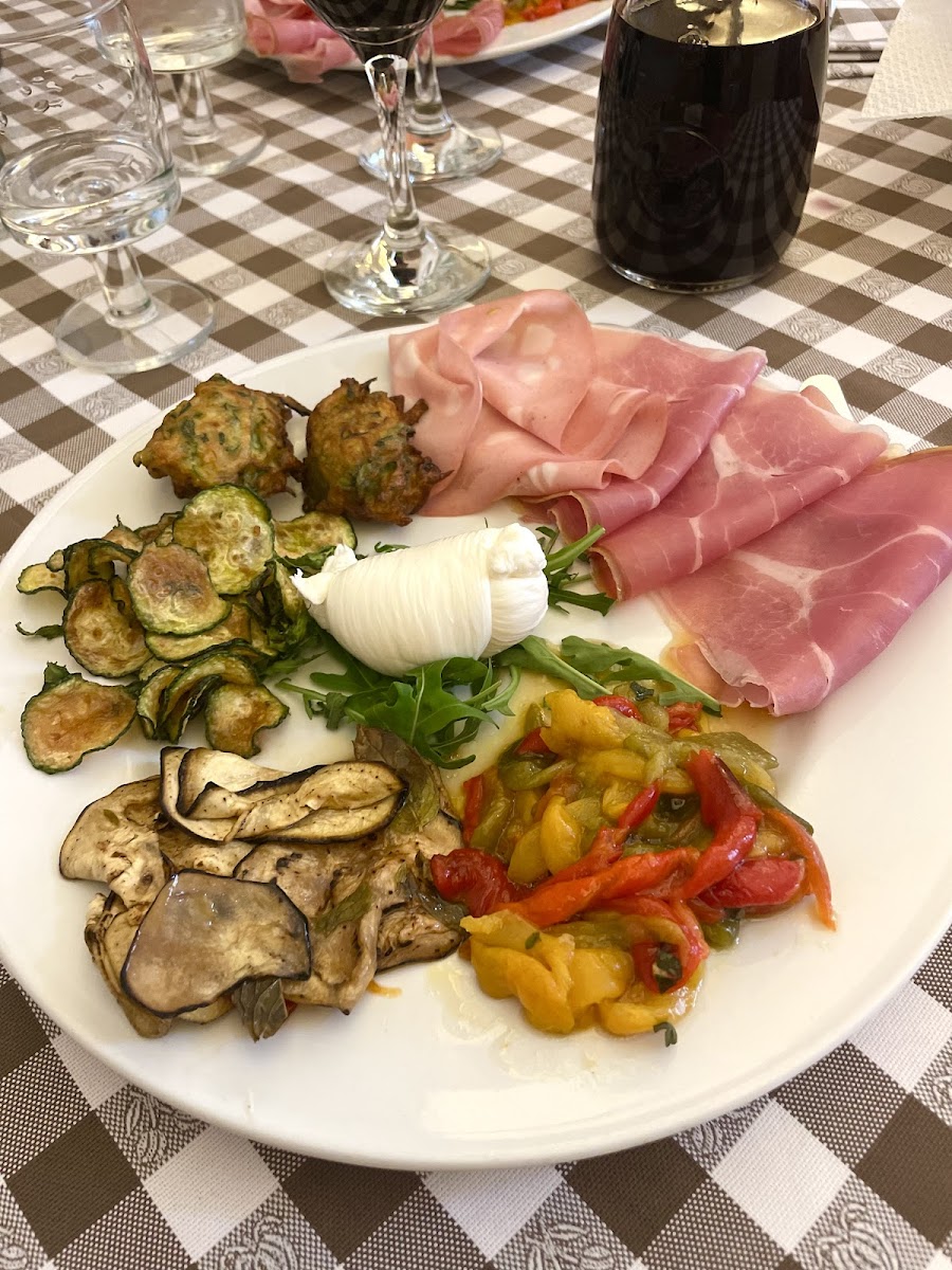 Fifina Restaurant Photo 2