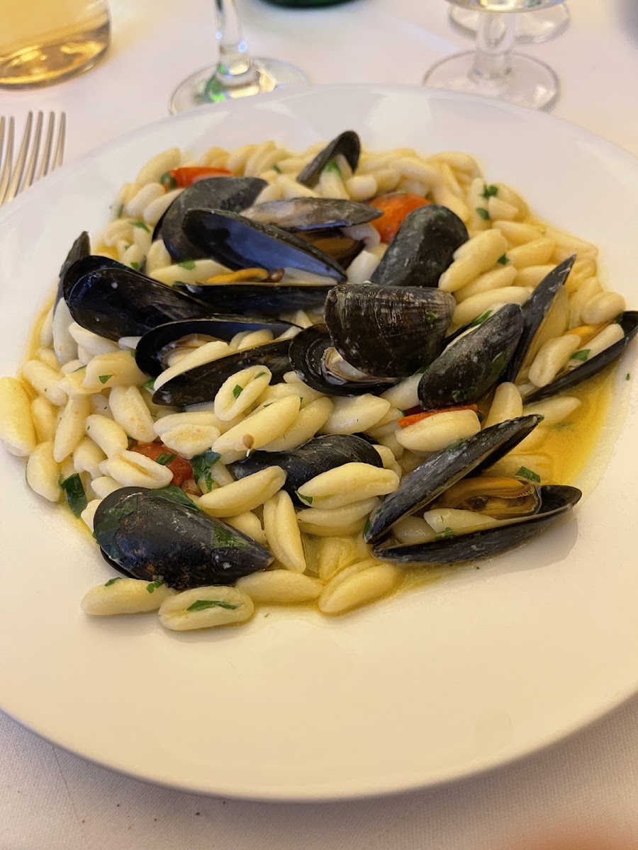 Fifina Restaurant Photo 4
