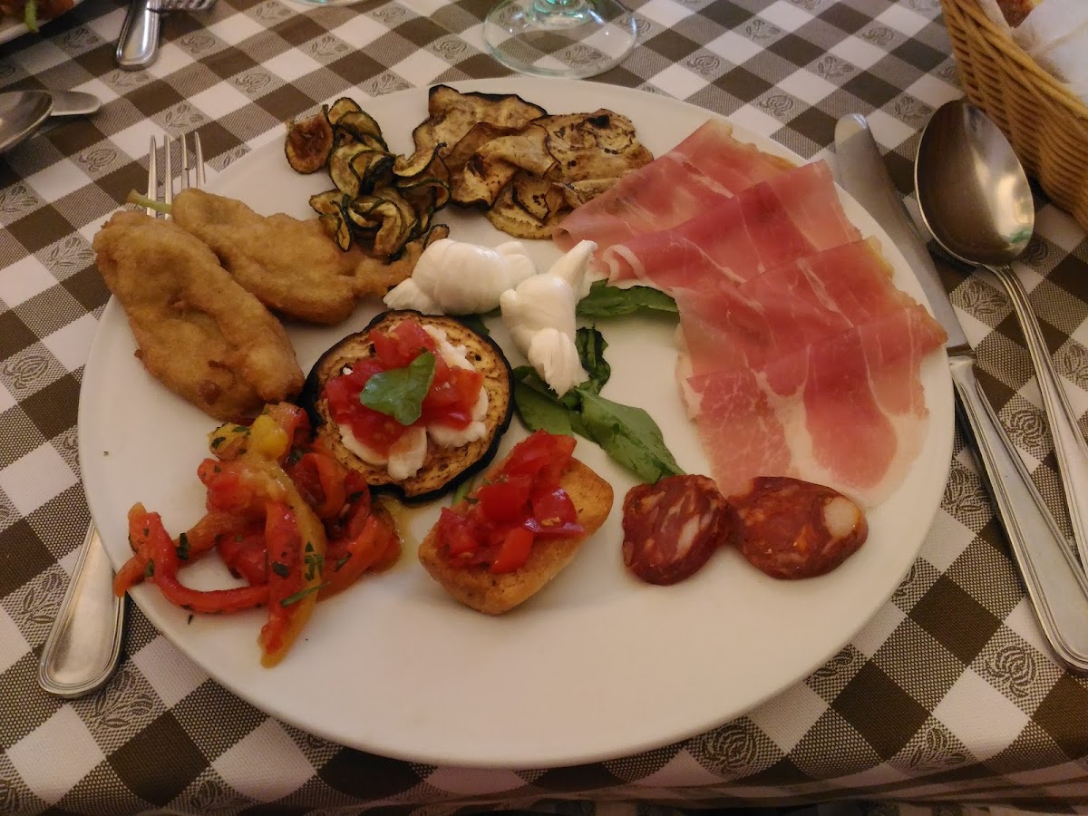 Fifina Restaurant Photo 5