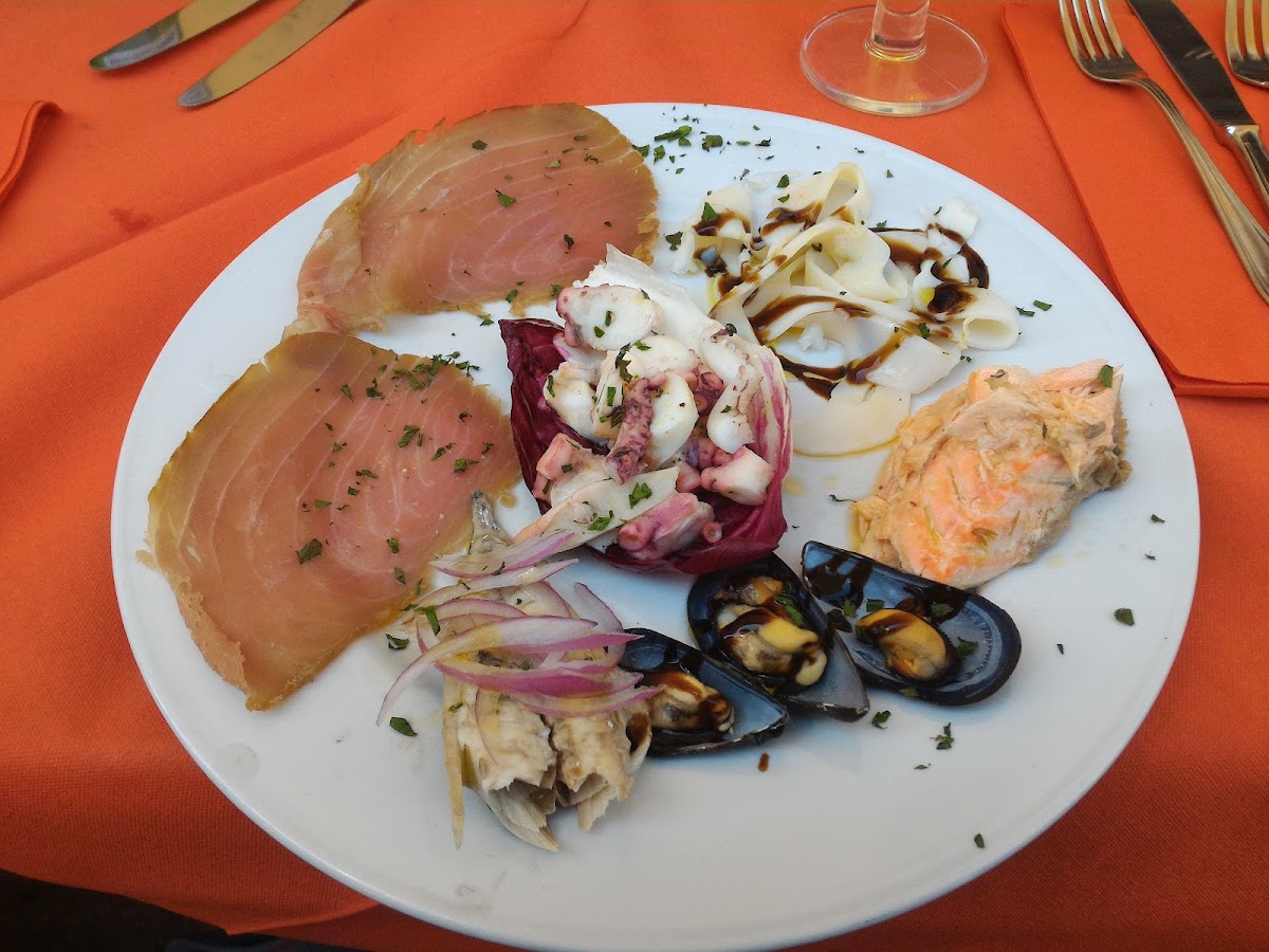Fifina Restaurant Photo 8