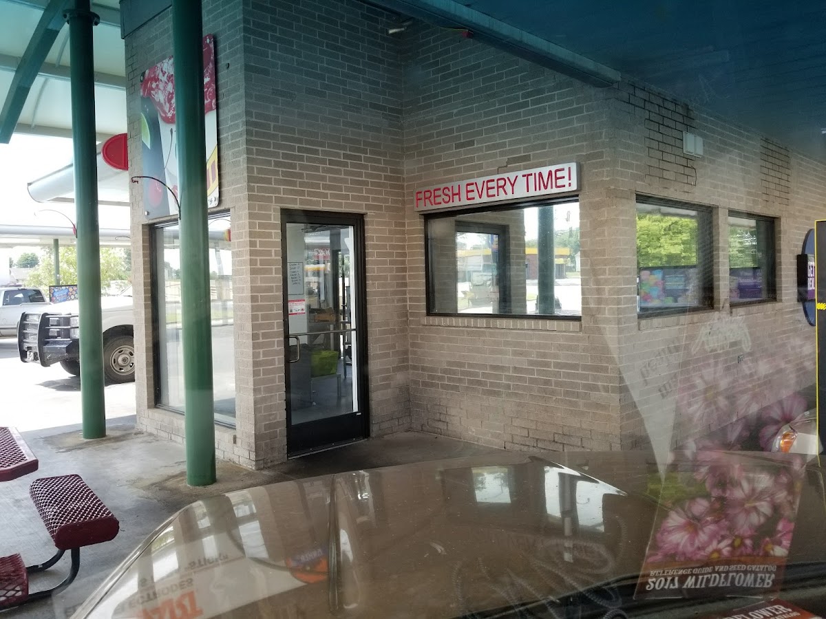 Sonic Drive-In Photo 3