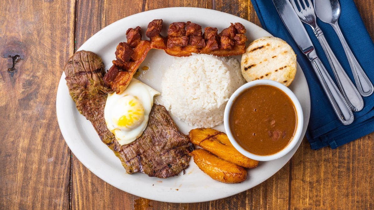 Mi Carreta Restaurant & Bakery Photo 5