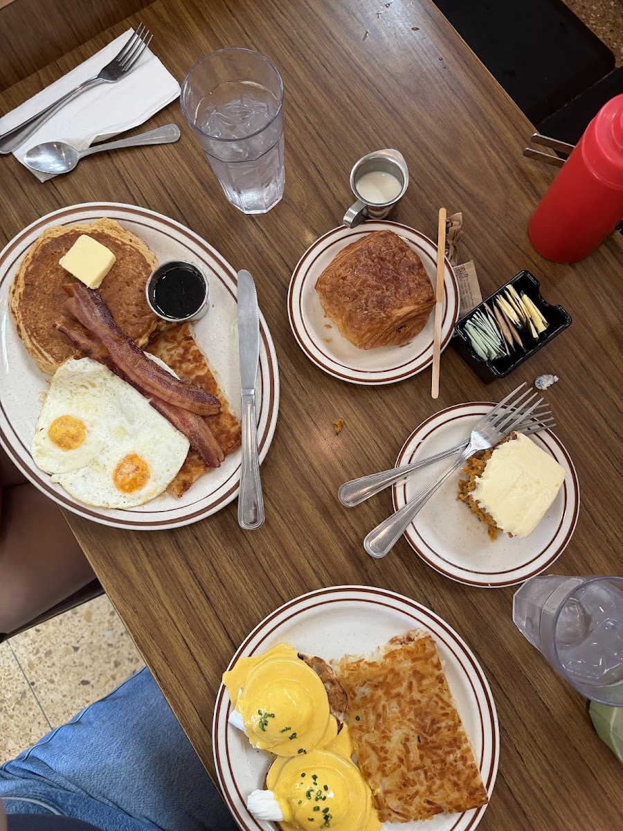 Clark Street Diner Photo 4