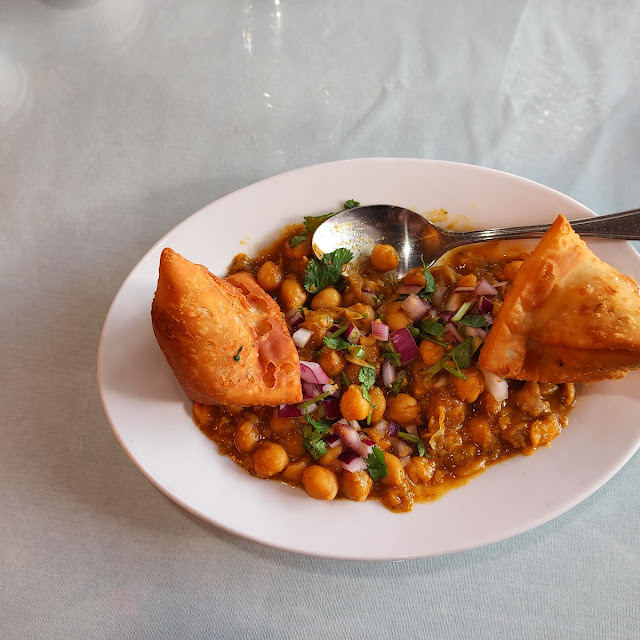 Cholay Bhature 10 Pcs