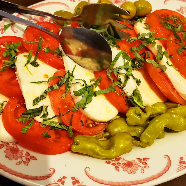 Mozzarella & Tomatoes