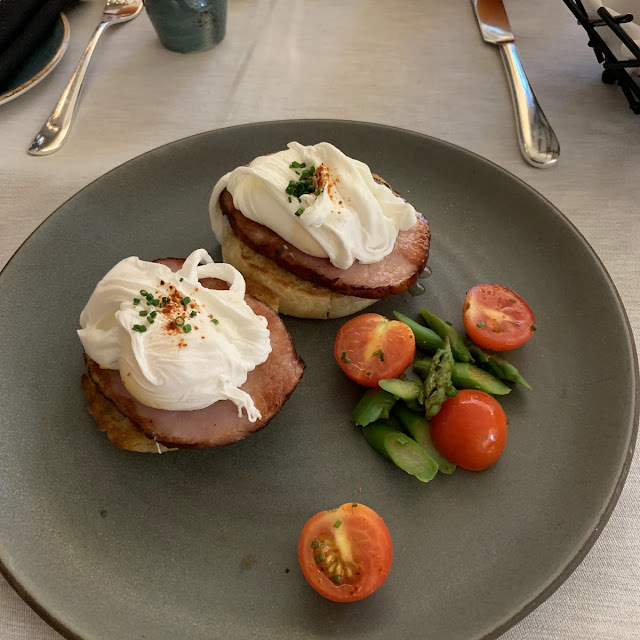 Eggs Benedict