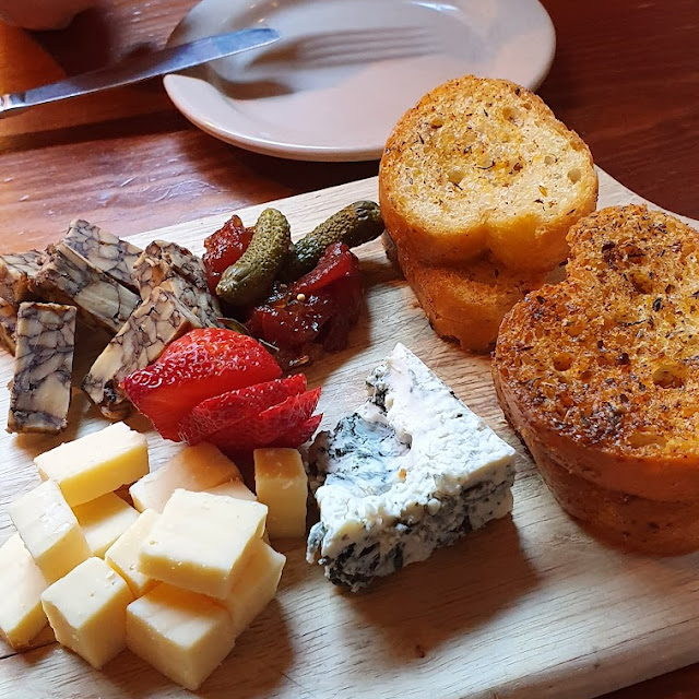 Cafe Charcuterie