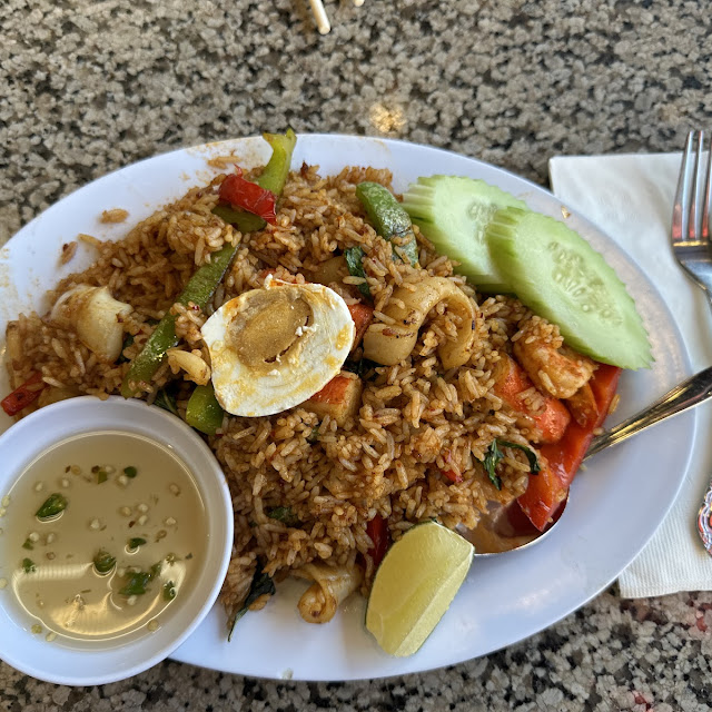 ข้าวผัดทะเลใต้