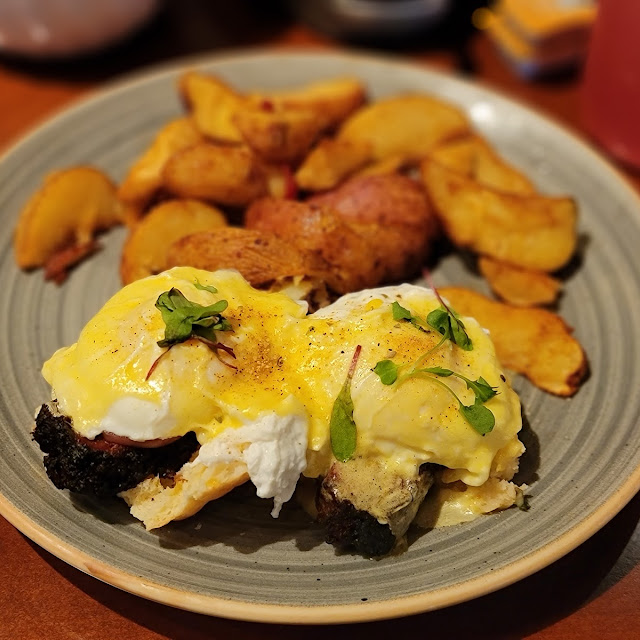 Eggs Benedict