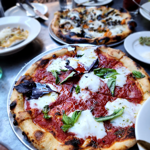 Pomodoro Pizza w Burrata