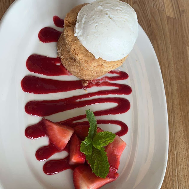 Butter Cake with Ice Cream
