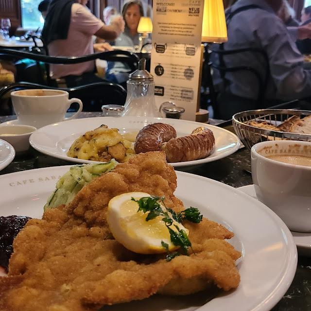 Wiener Schnitzel Mit Erdäpfel - Gurkensalat