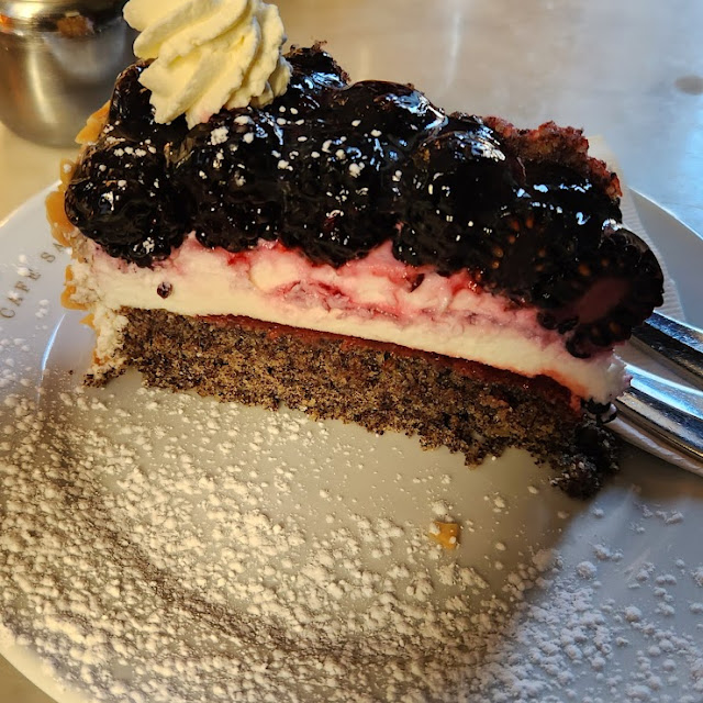 Joghurt – Beeren – Mohntorte