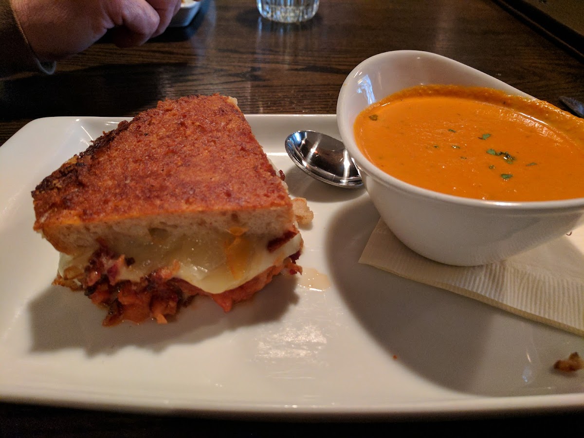 Lady Gregory's Irish Bar & Restaurant Photo 10