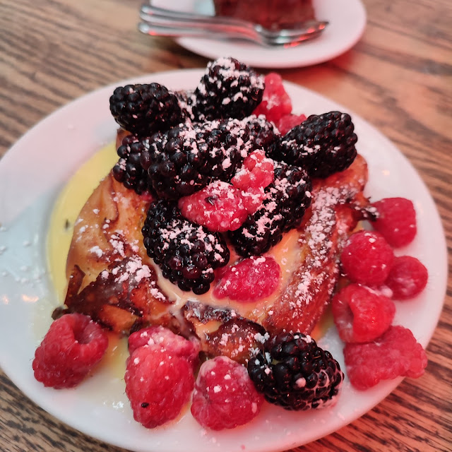 Pain Perdu French Toast with Berries