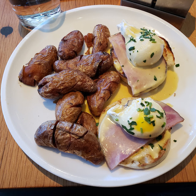 Eggs Benedict