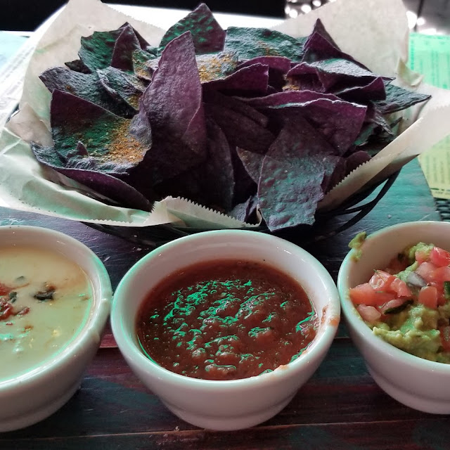 Tres Amigos