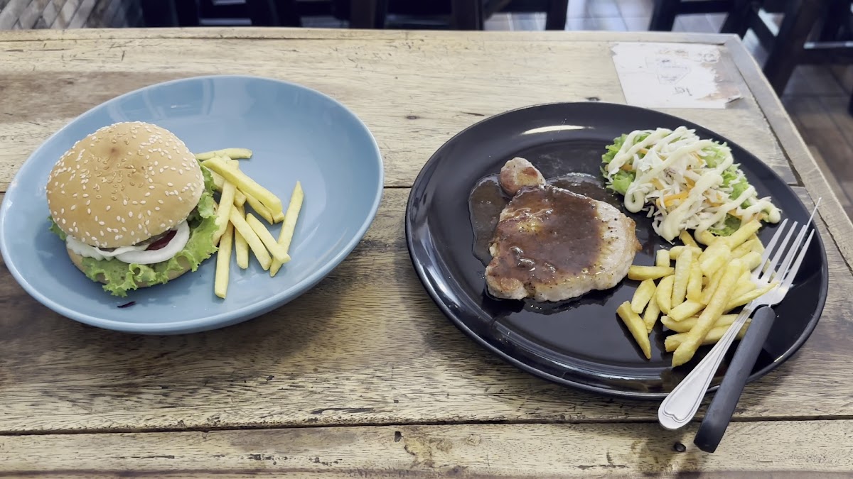 Fat Thin Steak（ともちゃんステーキ） Photo 2