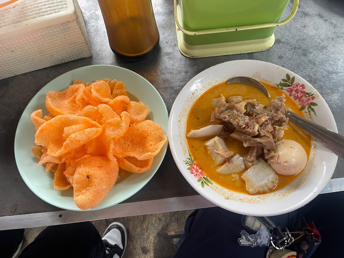 Ketupat Sayur Parto Daging dan Kikil
