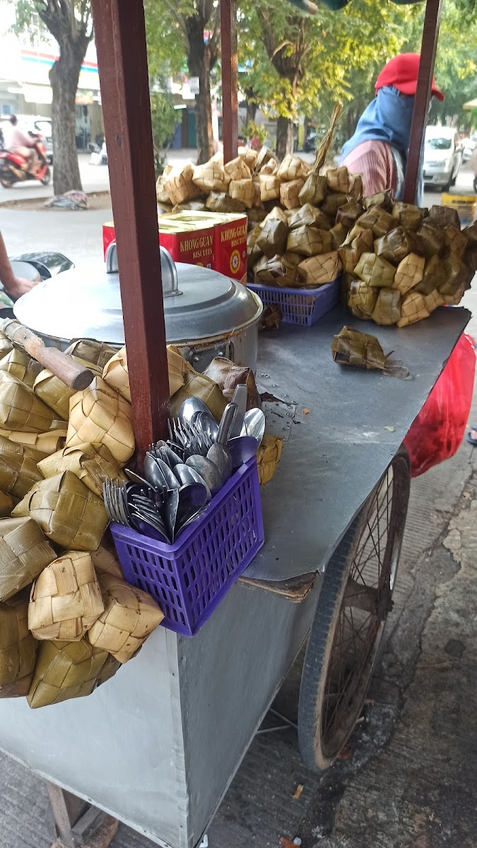 Ketupat Sayur Parto Daging dan Kikil Photo 7