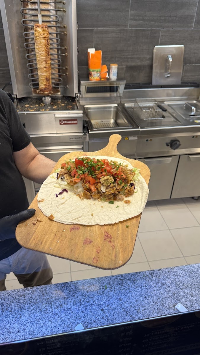 Tasty Döner & Falafel Photo 5