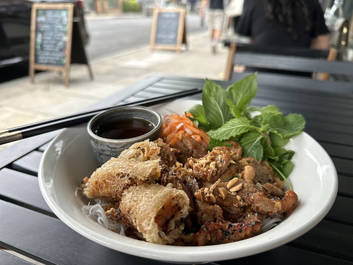 Ninh's Vietnamese Restaurant Photo 2