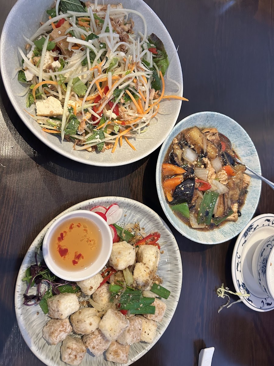 Ninh's Vietnamese Restaurant Photo 4