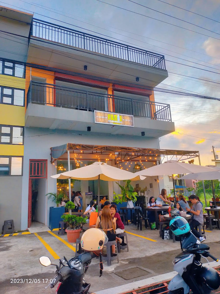 Macam's Restobar Photo 2
