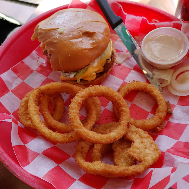 Cheeseburger with Onion Rings