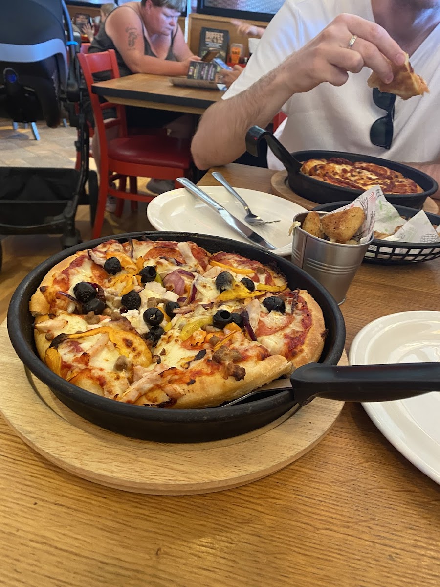 Pizza Hut Restaurants Newport Photo 8