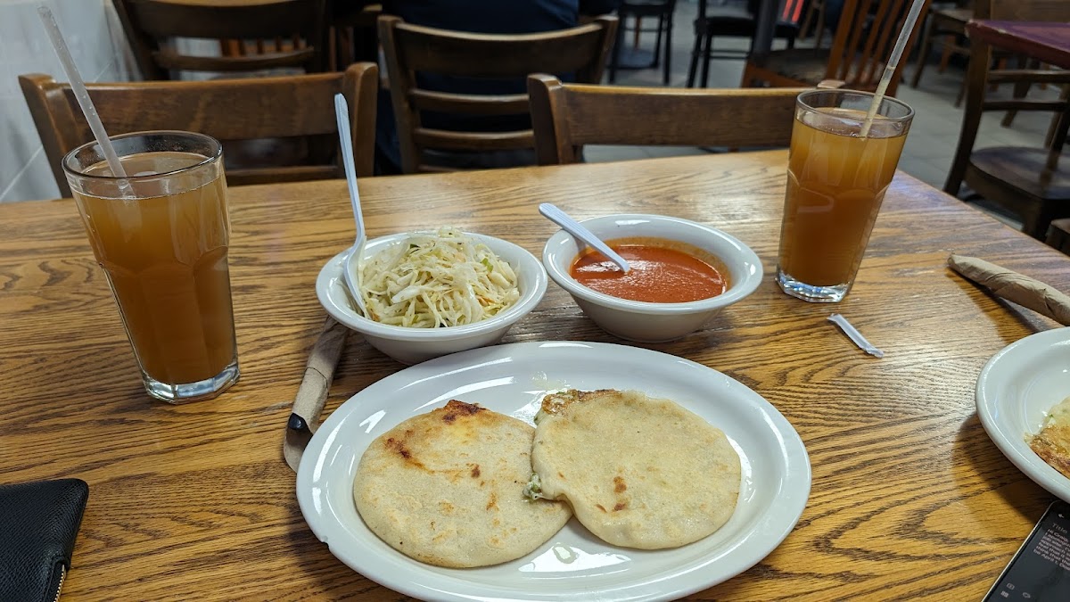 El Rey Salvadoreño Restaurant Photo 6