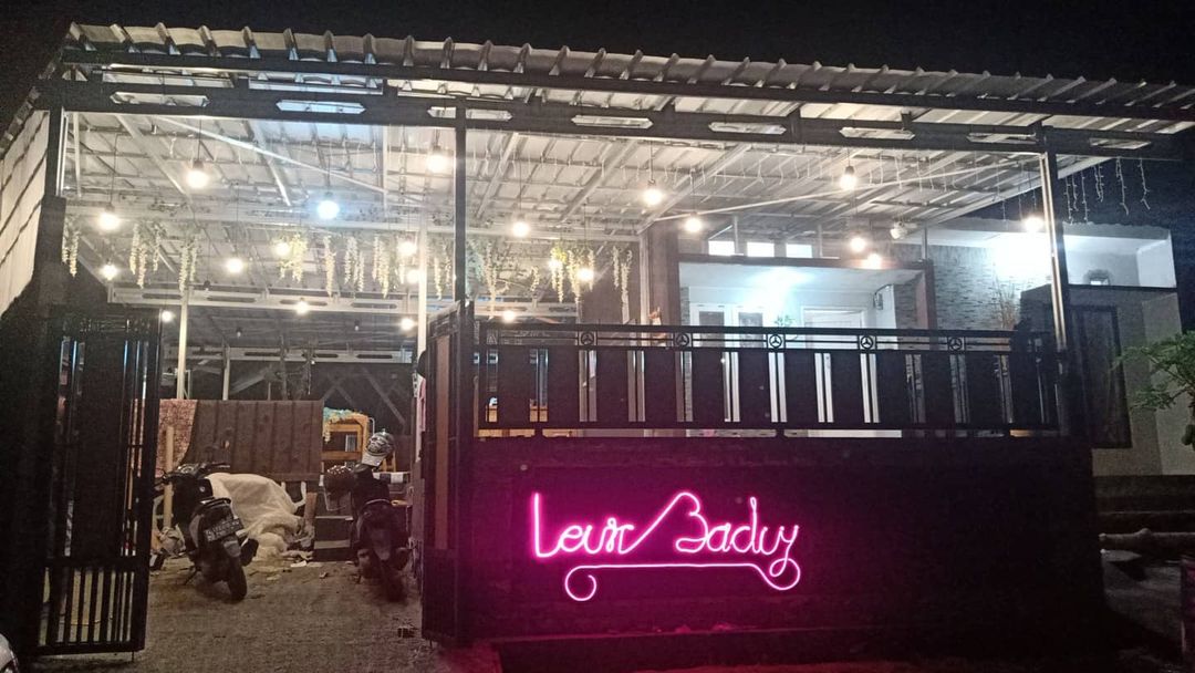 LEUIT BADUY CAFE Photo 3
