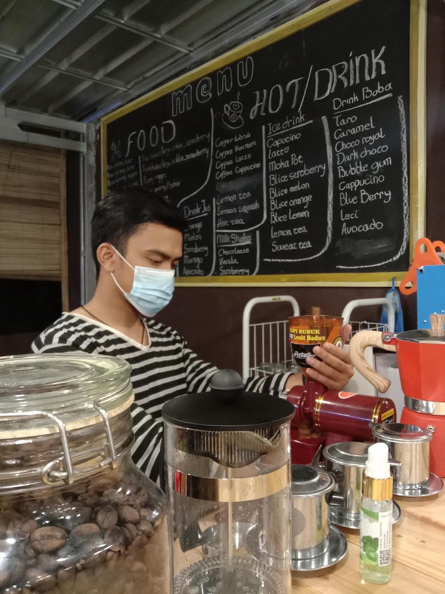 LEUIT BADUY CAFE Photo Menu 4