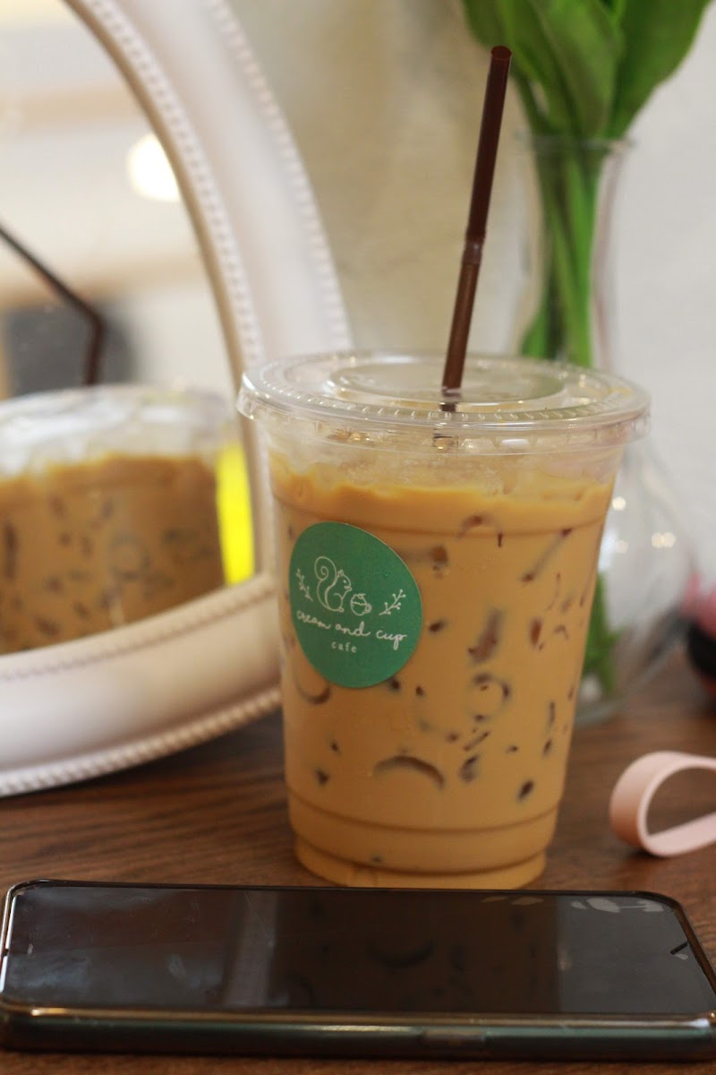 Cream and cup Photo 8