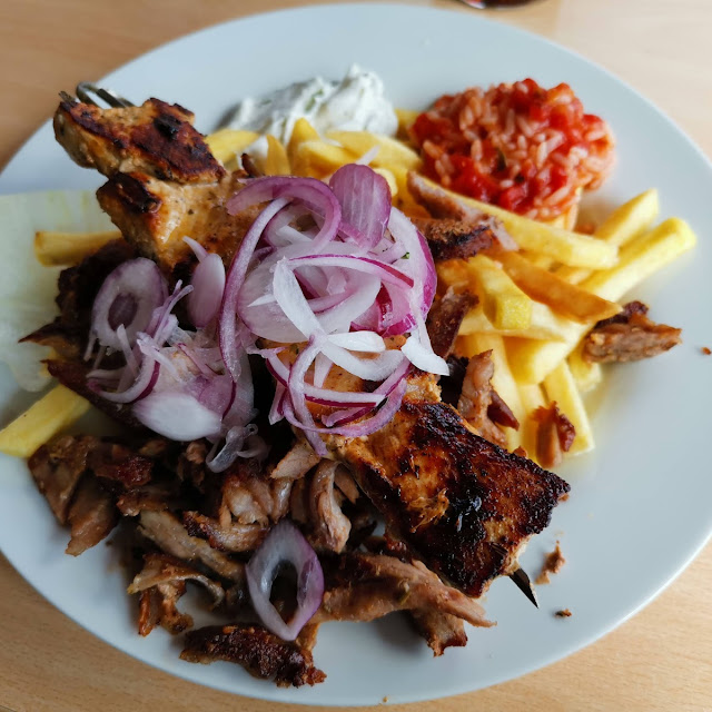 Grillteller Gyros Suflaki Leber Mit Pommes Reis Und Salat