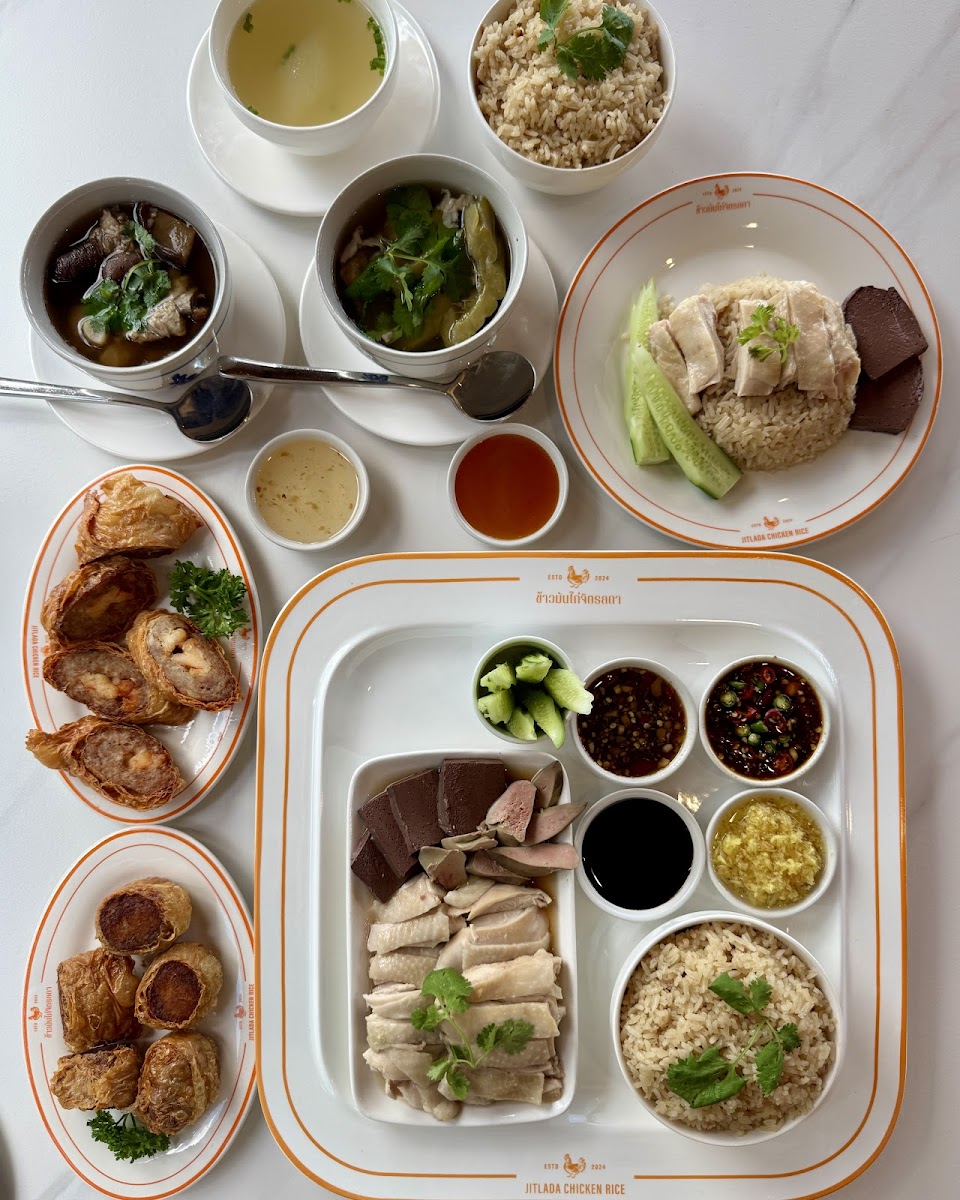 Chicken Rice ข้าวมันไก่จิตรลดา Photo 3