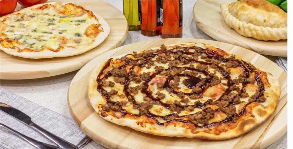 Best pizza( pizza_ calzone) casco Photo 2