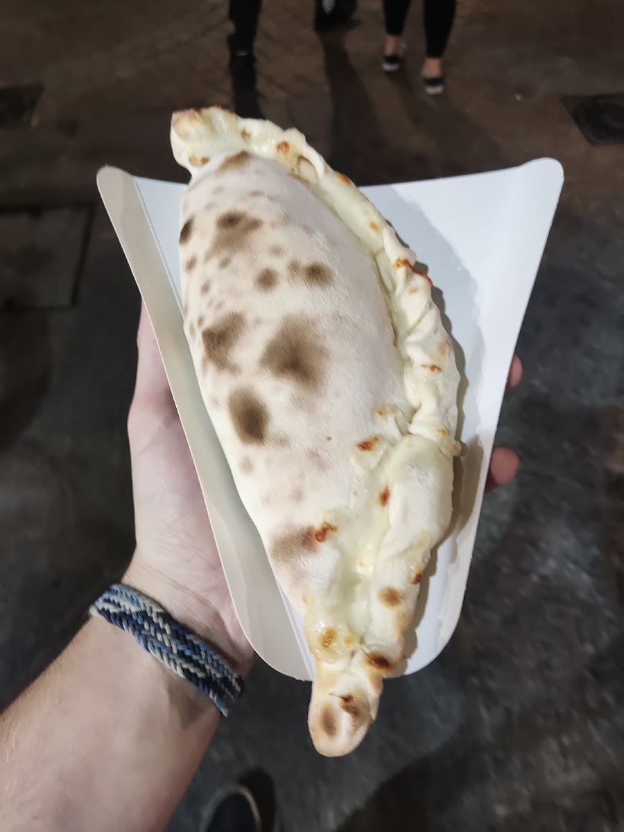 Best pizza( pizza_ calzone) casco Photo 5