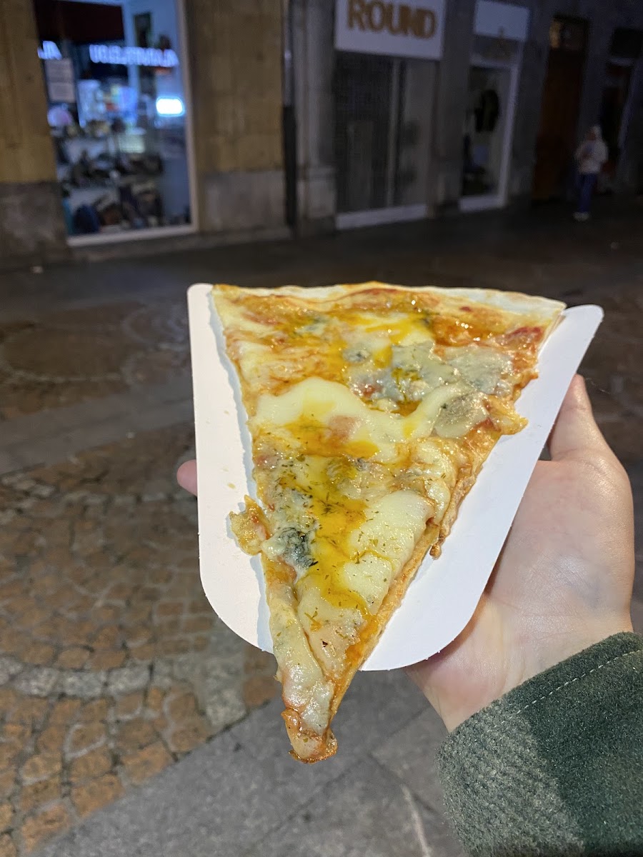 Best pizza( pizza_ calzone) casco Photo 7