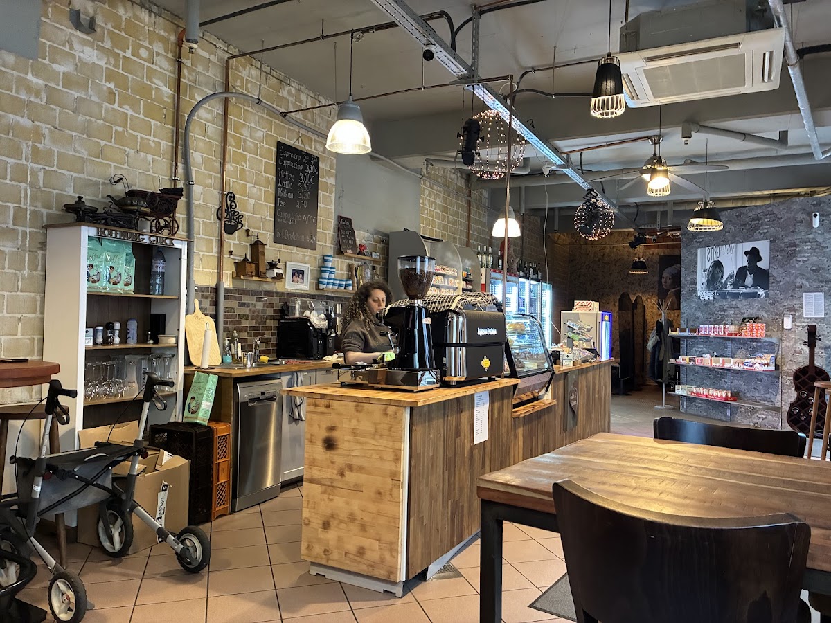 Roberts Cafe Photo 4