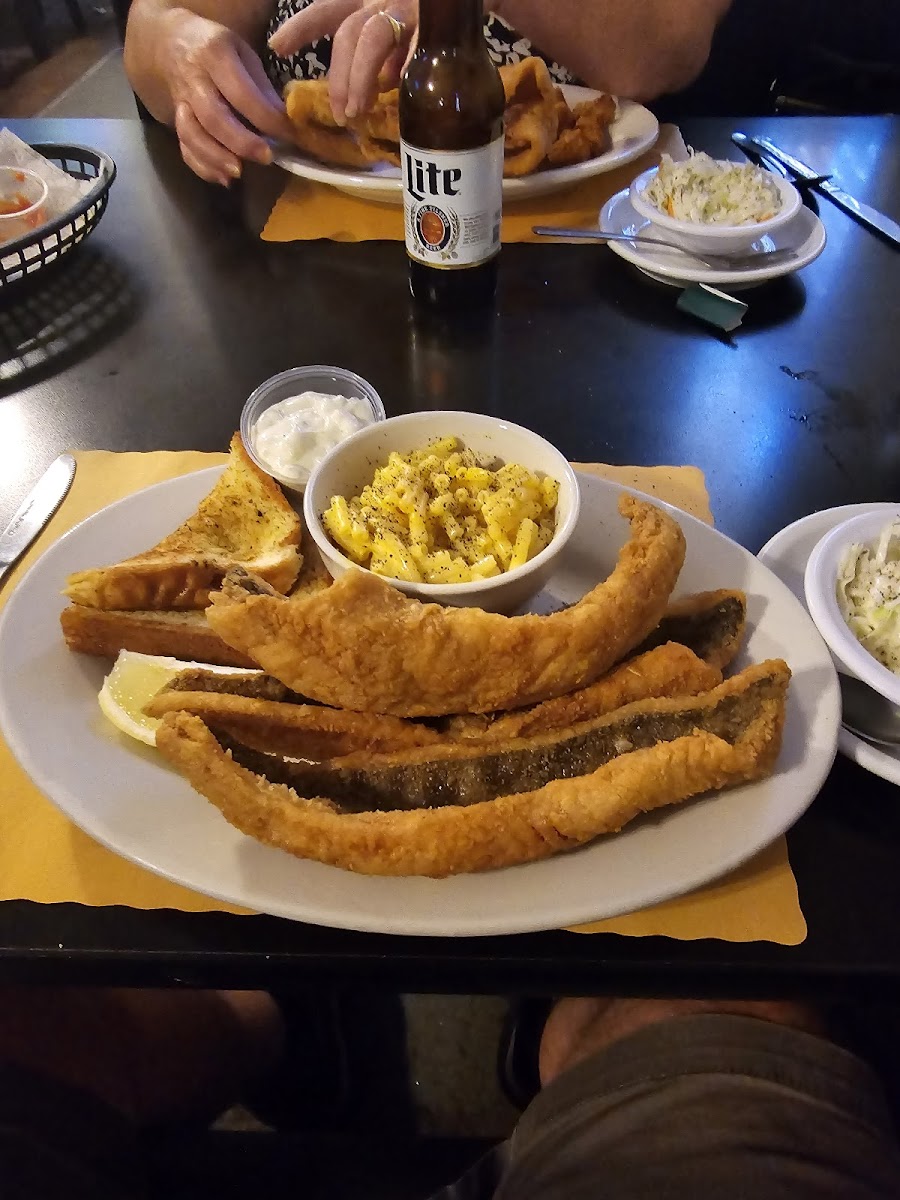 Southfork Restaurant & Pub Photo 7