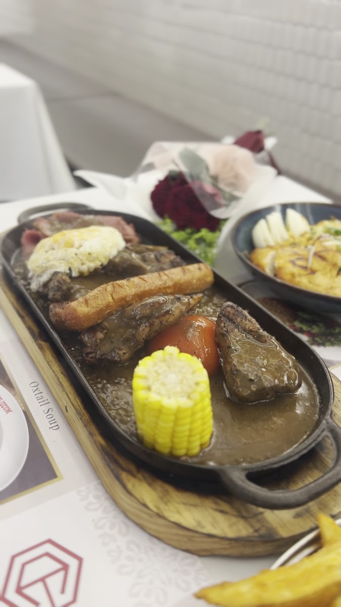 Coliseum Cafe @IOI City Mall Photo 2